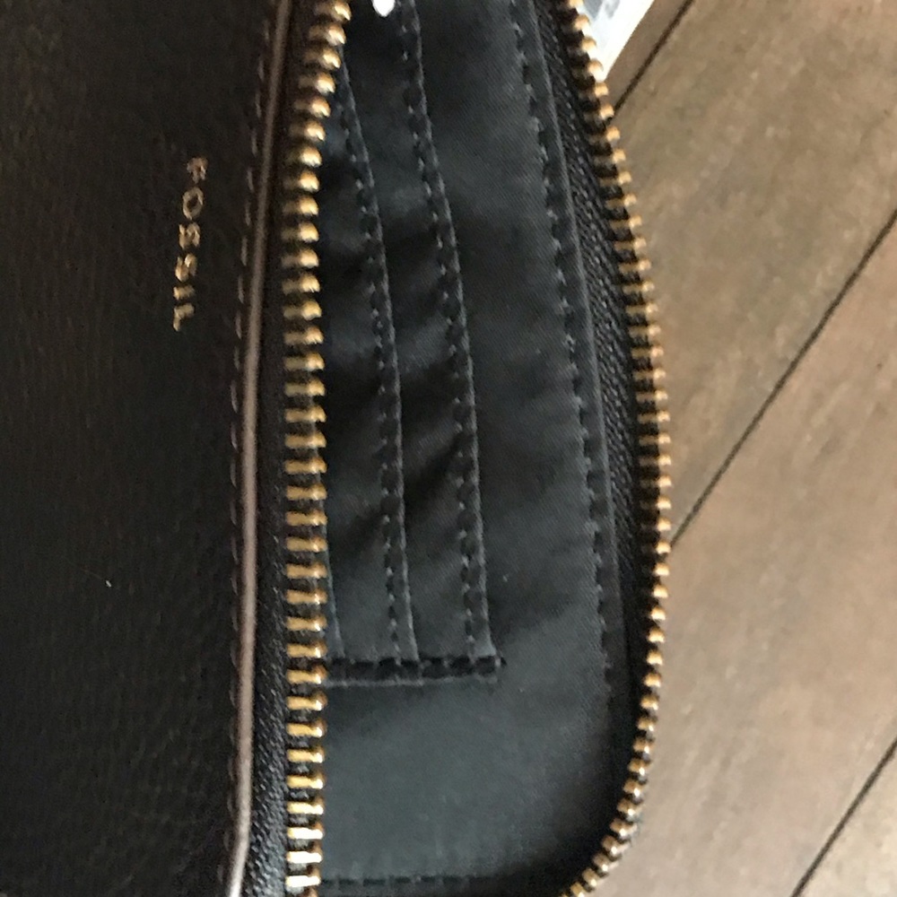 Fossil Tara Genuine Leather Tassel Wristlet - Picture 6 of 8